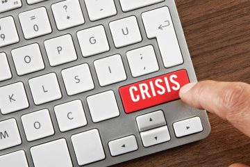 Cuando una crisis mediática estalla, los primeros minutos definen la narrativa. Estos 5 pasos ayudan a cualquier marca a responder con orden y credibilidad