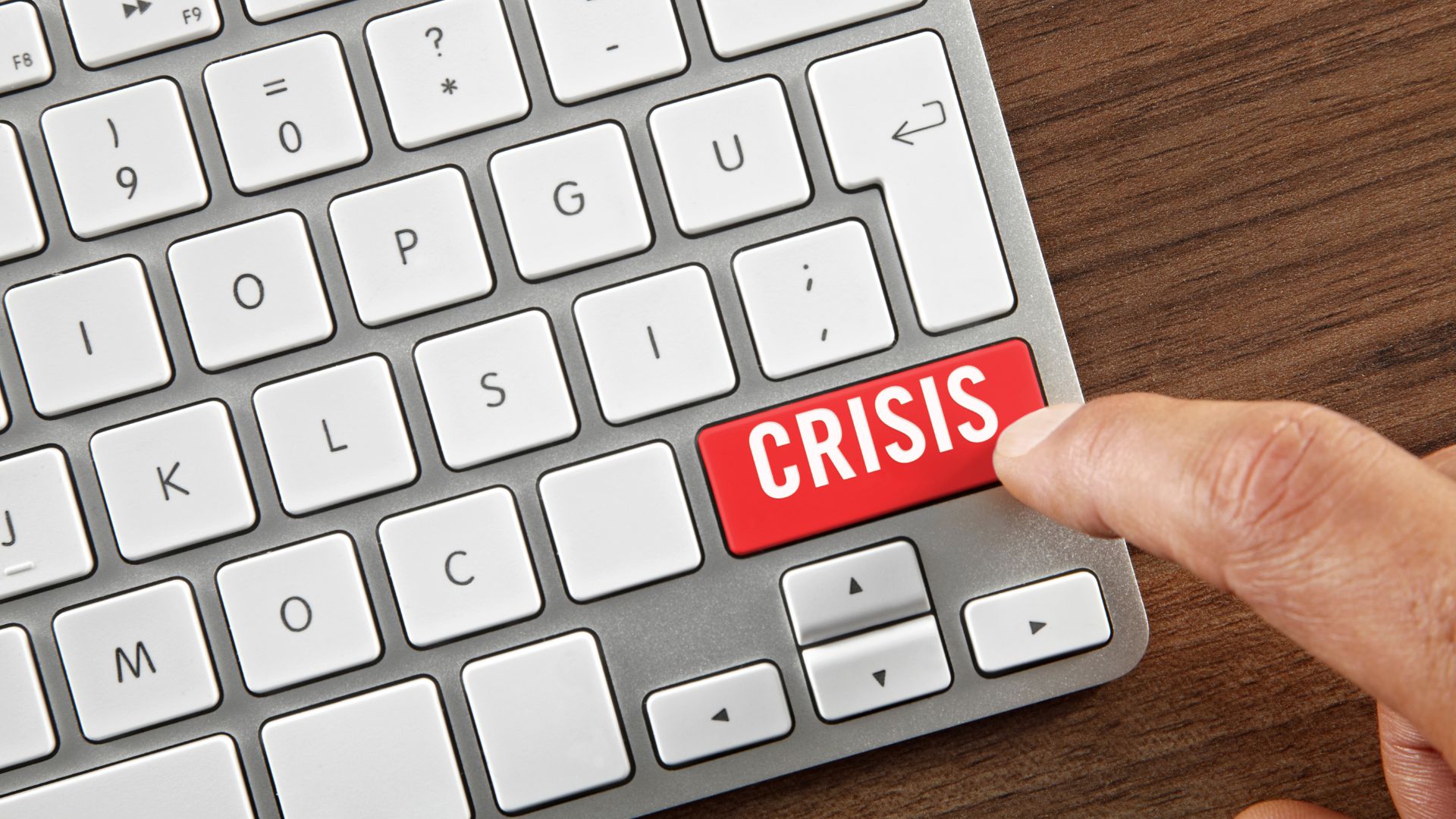 Cuando una crisis mediática estalla, los primeros minutos definen la narrativa. Estos 5 pasos ayudan a cualquier marca a responder con orden y credibilidad